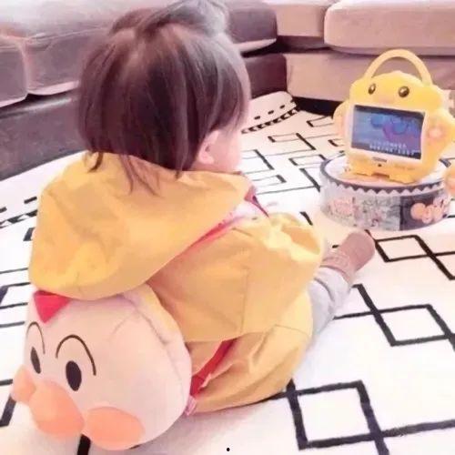 萌娃情头漫画吃瓜视频,吃瓜视频里的甜蜜互动