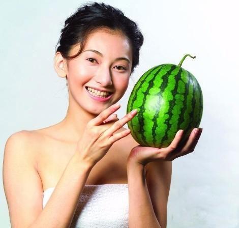 吃瓜人物素材视频下载免费,跟随素材视频探寻网络热议背后的故事