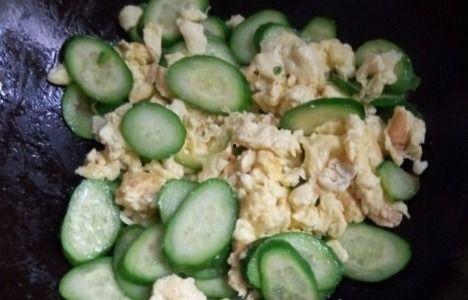 荷兰瓜怎么腌着吃视频,家常美味腌制方法大公开
