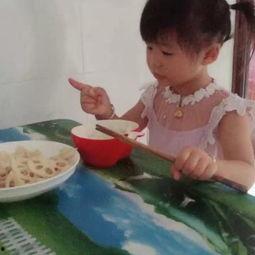 7个月宝宝吃蜜瓜视频,萌态十足视频曝光